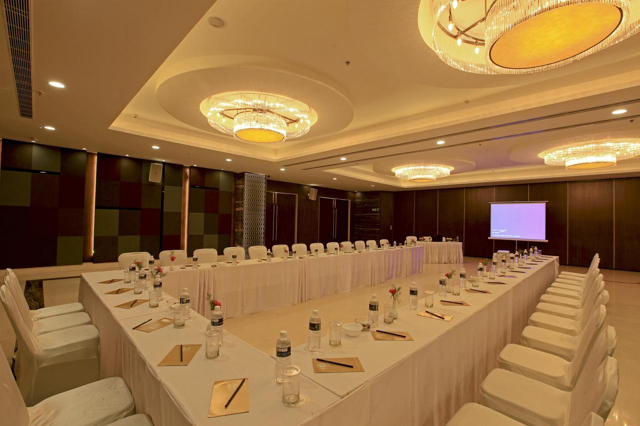 Goutham Grand Hotel Tenali Экстерьер фото