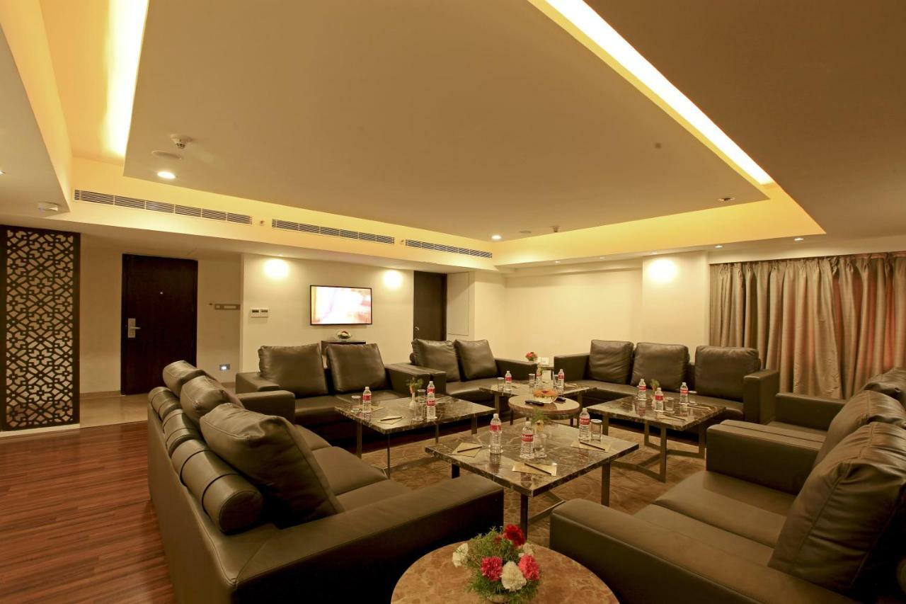 Goutham Grand Hotel Tenali Экстерьер фото